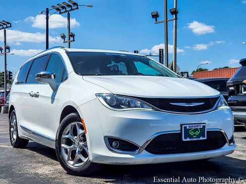 Used 2018 Chrysler Pacifica Limited FWD image 1