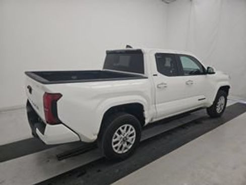 Certified 2026 Toyota Tacoma SR5 AWD/4WD image 4