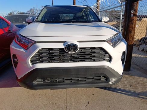Used 2019 Toyota RAV4 XLE image 3