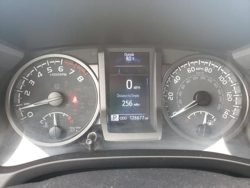 Used 2022 Toyota Tacoma TRD Sport AWD/4WD image 25