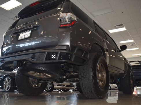 Used 2017 Toyota 4Runner SR5 AWD/4WD image 9