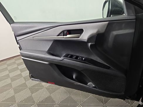 Used 2025 Toyota Camry LE image 28