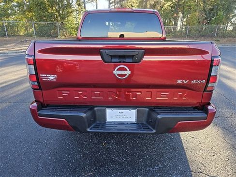 Used 2023 Nissan Frontier SV image 6