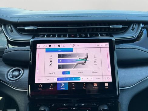 Used 2023 Jeep Grand Cherokee L Limited w/ Luxury Tech Group II image 22