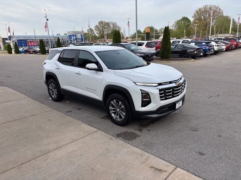 Used 2025 Chevrolet Equinox LT FWD image 7