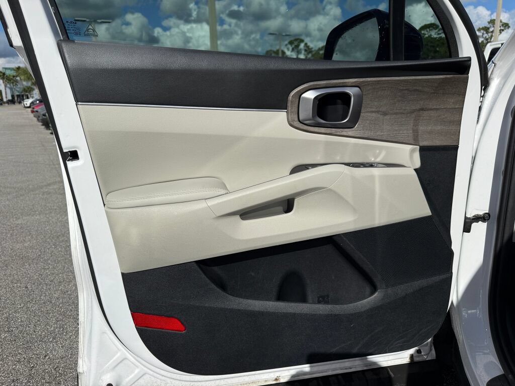 Used 2023 Kia Sorento EX w/ Panoramic Sunroof Package FWD image 18