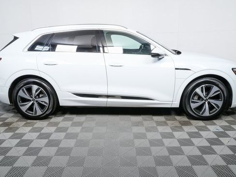 Used 2024 Audi Q8 e-tron Premium Plus image 2