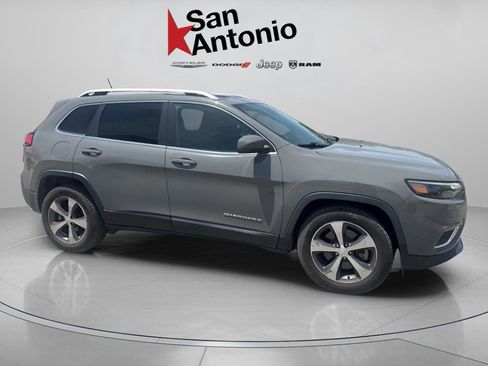 Used 2019 Jeep Cherokee Limited w/ Technology Group FWD image 21