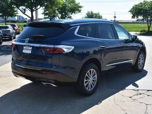 Used 2024 Buick Enclave Essence FWD image 5