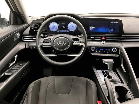 Used 2024 Hyundai Elantra SEL image 5