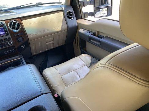 Used 2011 Ford F250 Lariat w/ Lariat Interior Pkg image 28