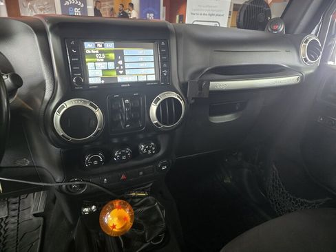 Used 2013 Jeep Wrangler Unlimited Sahara w/ Connectivity Group AWD/4WD image 17