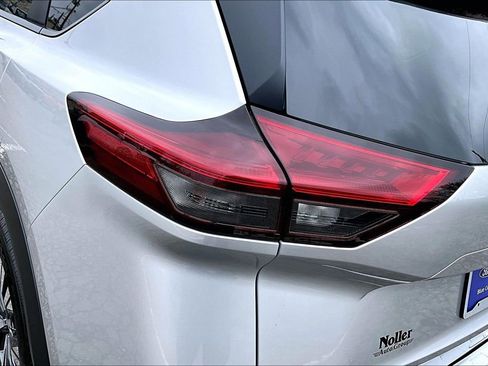 Used 2023 Nissan Rogue SV AWD/4WD image 30
