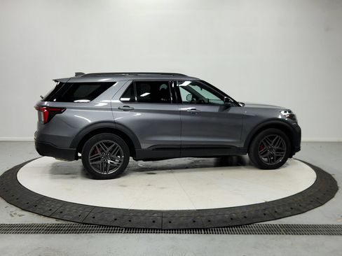 Used 2025 Ford Explorer ST-Line w/ ST-Line Street Pack AWD/4WD image 9