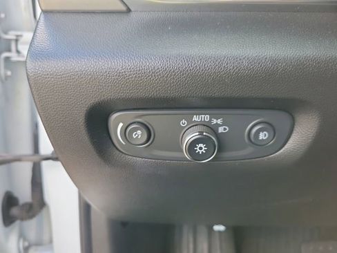 Used 2021 Chevrolet Traverse LT w/ LT Premium Package image 21