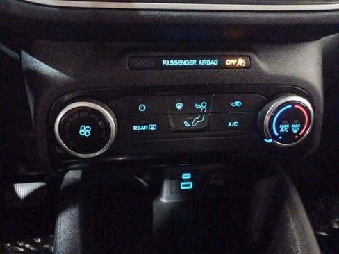 Used 2022 Ford Escape SE image 16