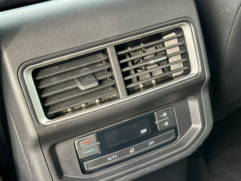 Used 2025 Volkswagen Atlas SE AWD/4WD image 13
