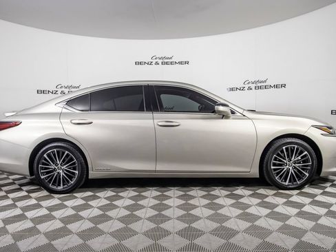 Used 2022 Lexus ES 300h w/ Premium Package FWD image 3