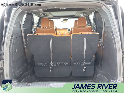 Used 2023 Chrysler Pacifica Pinnacle FWD image 14
