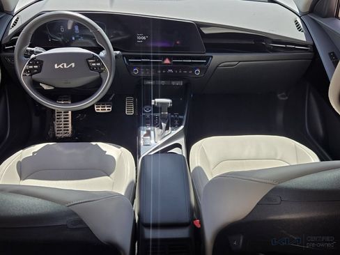 Certified 2023 Kia Niro EX Touring FWD image 12