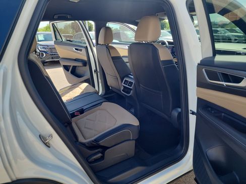 Used 2024 Volkswagen Atlas Cross Sport SE image 18