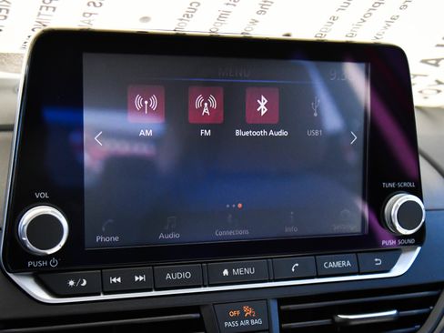 Used 2025 Nissan Altima 2.5 SV FWD image 19