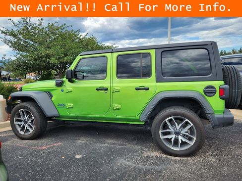 Used 2025 Jeep Wrangler Unlimited Sport S 4xe w/ Convenience Group AWD/4WD image 4