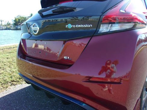 Used 2018 Nissan Leaf SL w/ SL Technology Package image 12