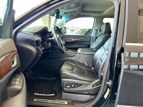 Used 2017 Cadillac Escalade Luxury AWD/4WD image 36