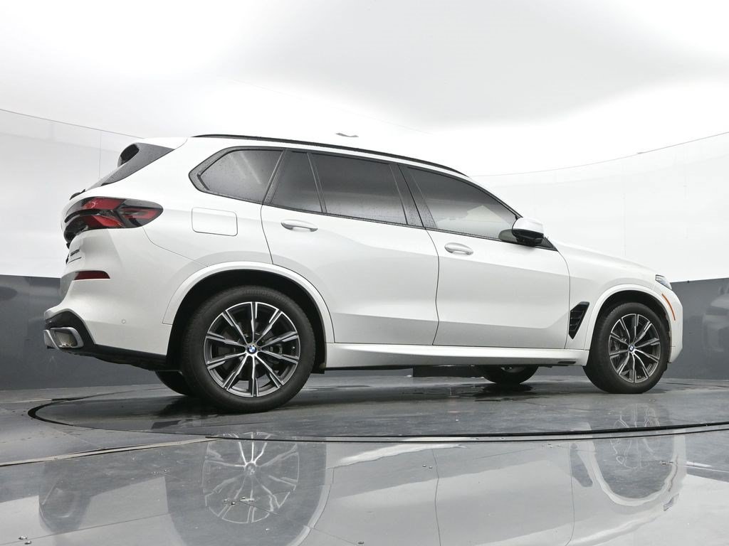 Used 2025 BMW X5 xDrive40i w/ M Sport Package AWD/4WD image 41