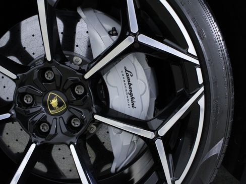 Used 2024 Lamborghini Urus Performante image 16