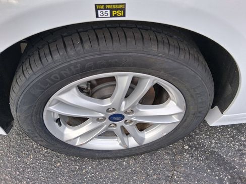 Used 2018 Ford Fusion SE w/ Equipment Group 602A FWD image 17