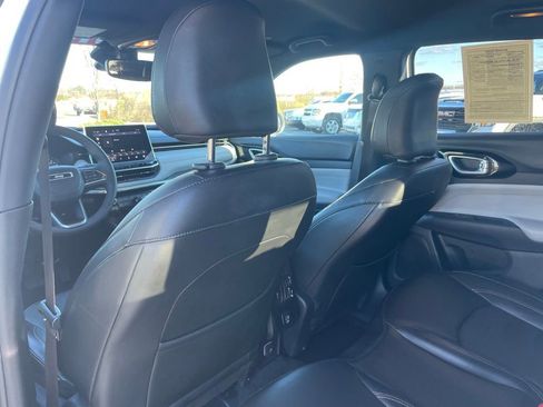 Used 2023 Jeep Compass Limited image 24