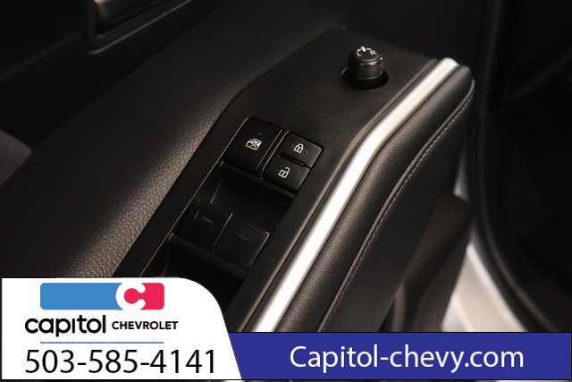 Used 2023 Toyota Highlander LE AWD/4WD image 12
