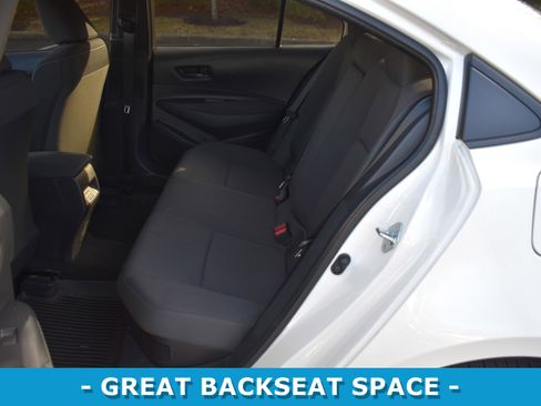 Used 2025 Toyota Corolla LE image 9