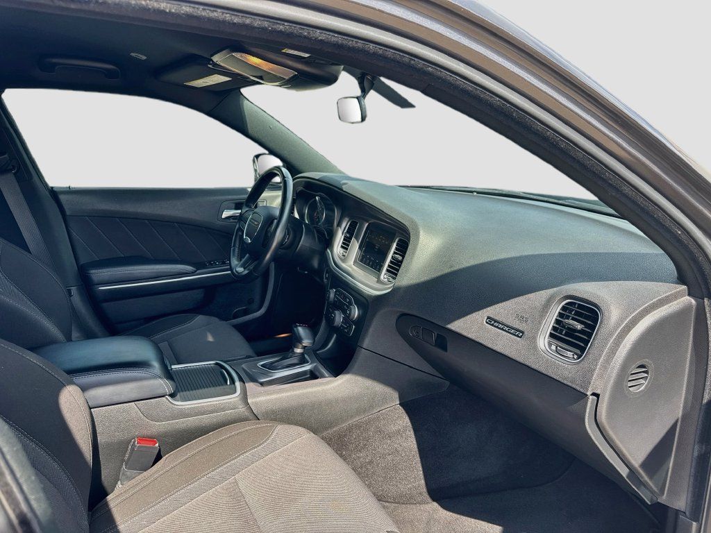 Used 2022 Dodge Charger SXT RWD image 27