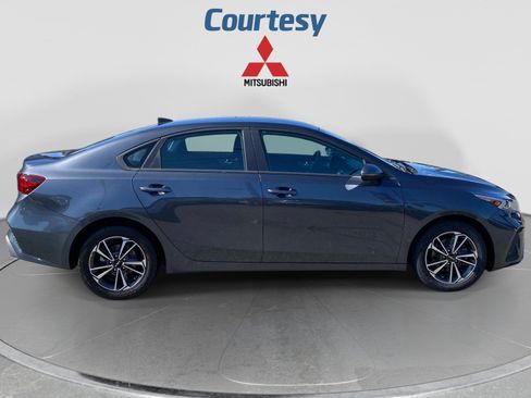 Used 2023 Kia Forte LXS w/ LXS Technology Package FWD image 6
