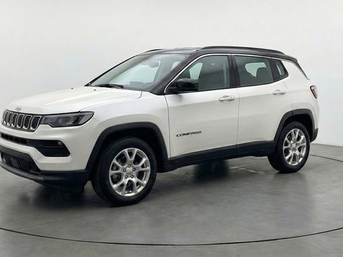 Used 2025 Jeep Compass Limited image 3