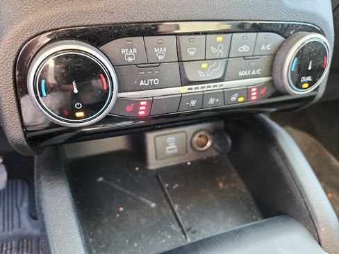 Used 2022 Ford Escape SE w/ Convenience Package image 17