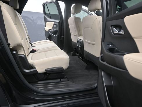 Used 2023 Chevrolet Traverse LS FWD image 18