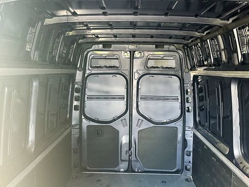 Used 2024 Mercedes-Benz Sprinter 2500 image 17