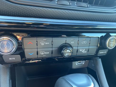 New 2026 Jeep Compass Latitude AWD/4WD image 16