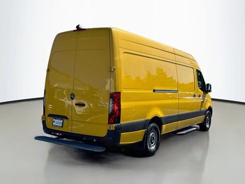 Used 2021 Mercedes-Benz Sprinter 2500 image 5