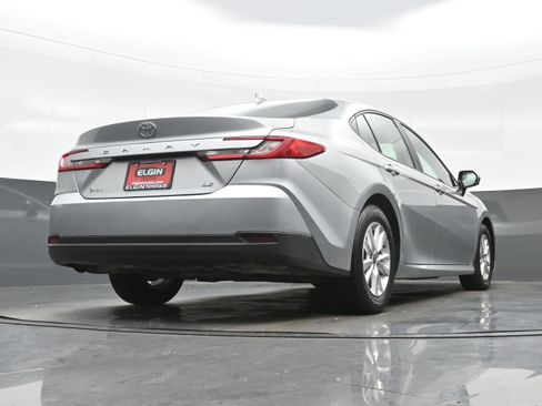 Used 2025 Toyota Camry LE FWD image 31
