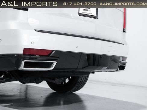 Used 2022 Cadillac Escalade Premium Luxury w/ Performance Package image 20