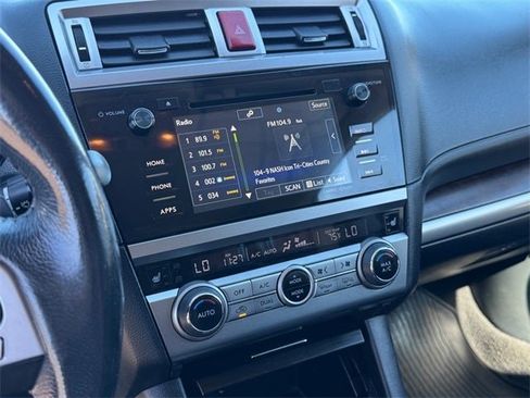 Used 2017 Subaru Outback 2.5i Limited image 18