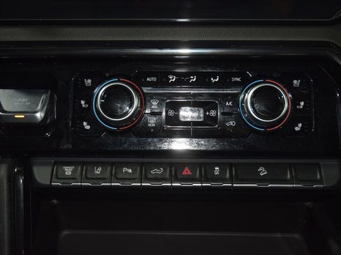 Used 2024 GMC Sierra 2500 AT4 w/ AT4 Preferred Package AWD/4WD image 37