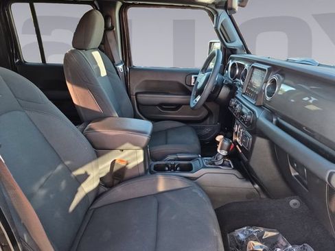 Used 2023 Jeep Wrangler Unlimited Sahara AWD/4WD image 17