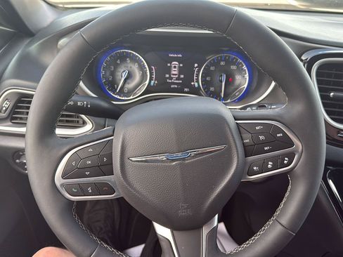 Used 2025 Chrysler Pacifica Select FWD image 28