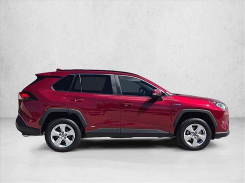 Used 2020 Toyota RAV4 XLE w/ Convenience Package AWD/4WD image 4